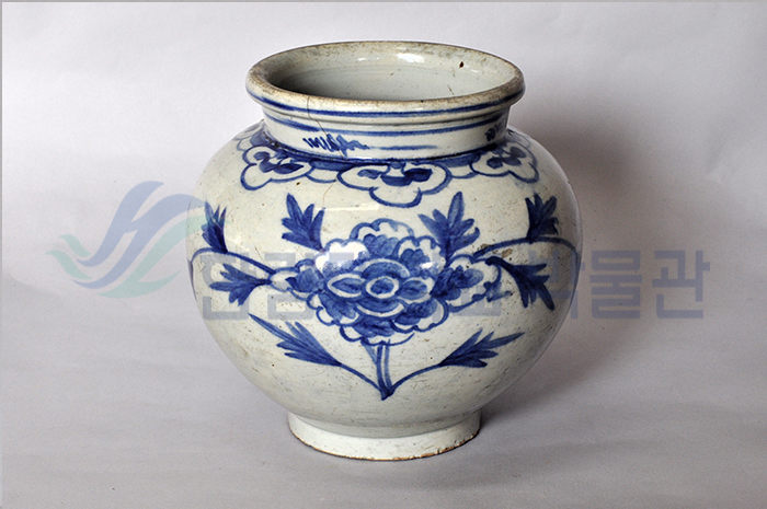 백자청화모란문항아리.jpg 이미지